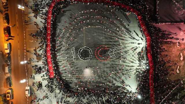 81 ilden görüntü yağıyor! Cumhuriyetin 100. yılı yurt genelinde coşkuyla kutlanıyor 81 ilden görüntü yağıyor! Cumhuriyetin 100. yılı yurt genelinde coşkuyla kutlanıyor