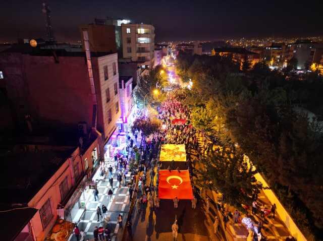 81 ilden görüntü yağıyor! Cumhuriyetin 100. yılı yurt genelinde coşkuyla kutlanıyor 81 ilden görüntü yağıyor! Cumhuriyetin 100. yılı yurt genelinde coşkuyla kutlanıyor