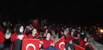 Mete Gazoz, Yanartaş Milli Parkı'nda ateşle ok yakıp atış yaptı