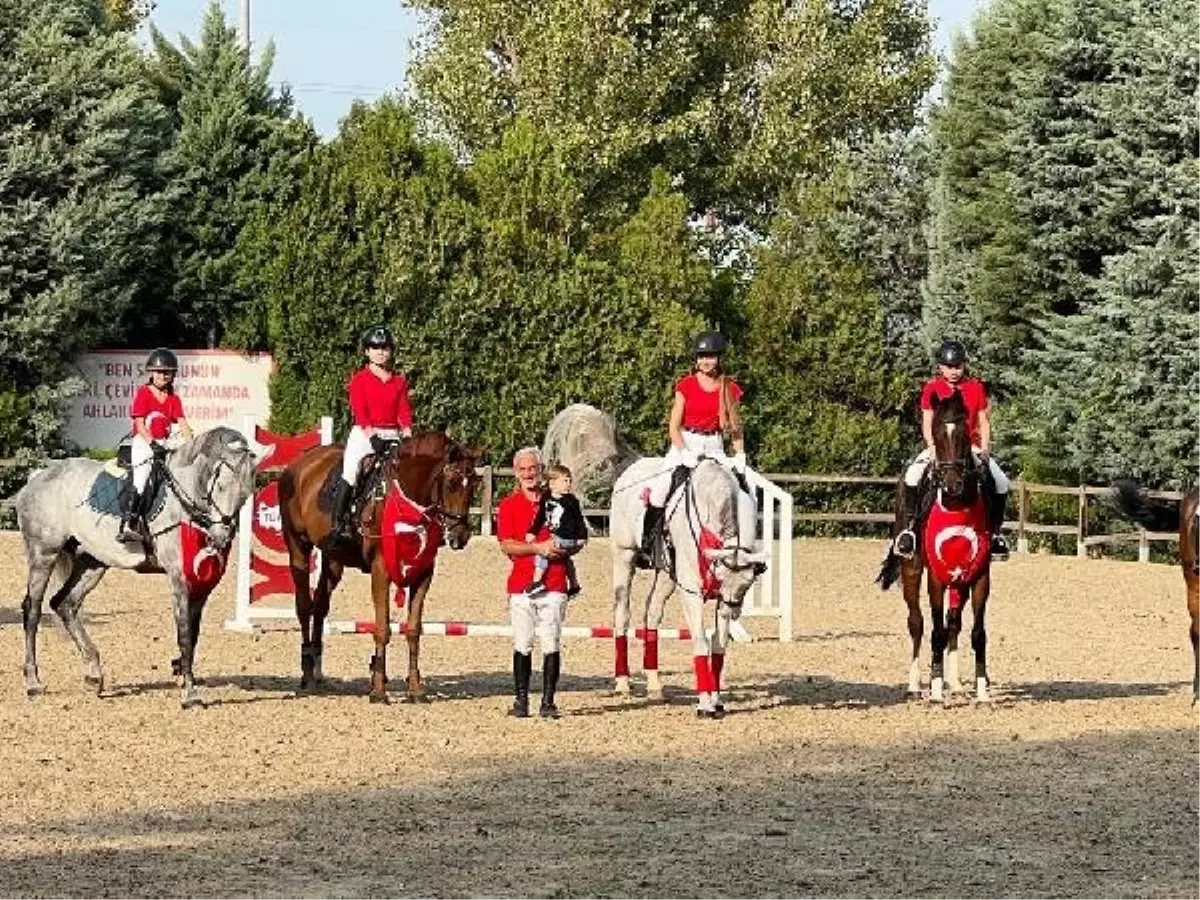 Atlıspor Kulübü'nden 16 binici Cumhuriyet Bayramı'nı kutladı