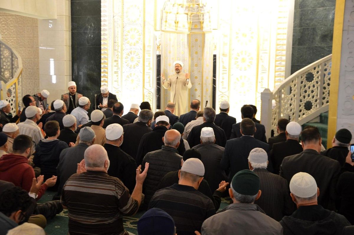 Diyanet İşleri Başkanı Erbaş, Denizlilerle sabah namazında buluştu