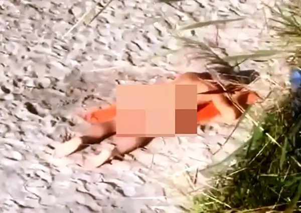 Kadınlar Denizi plajında çıplak güneşlenen erkek turist tepki çekti Kadınlar Denizi plajında çıplak güneşlenen erkek turist tepki çekti