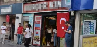 Fast food restoranına dalıp 'Yemeğinizde bebek kanı var' diyerek, personeli bıçakladı