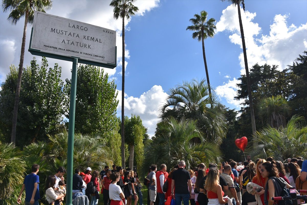 İtalya'daki Türk vatandaşları Cumhuriyet'in 100. yılını kutladı