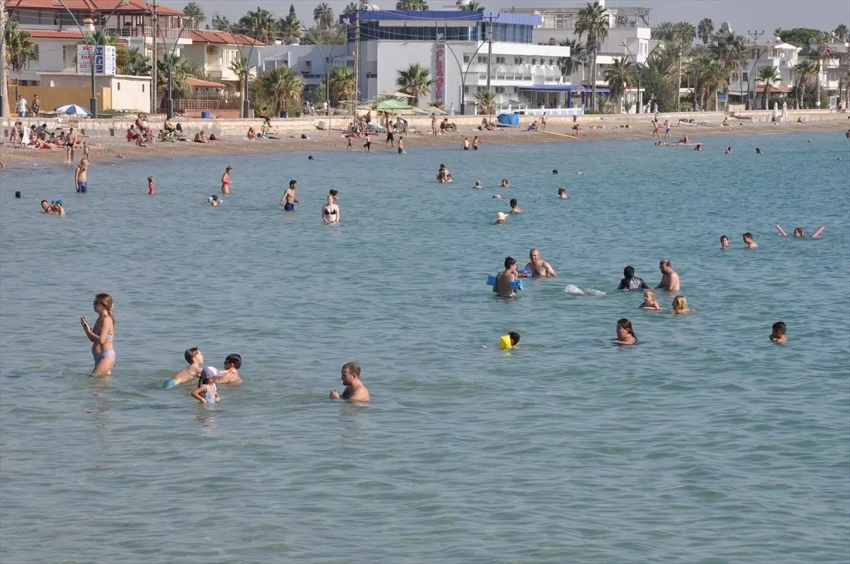 Silifke'de Güneşli Havada Sahilde Yoğunluk