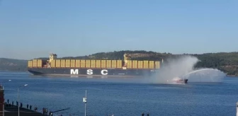 Dünyanın en büyük konteyner gemisi 'MSC Türkiye' Çanakkale Boğazı'ndan geçti