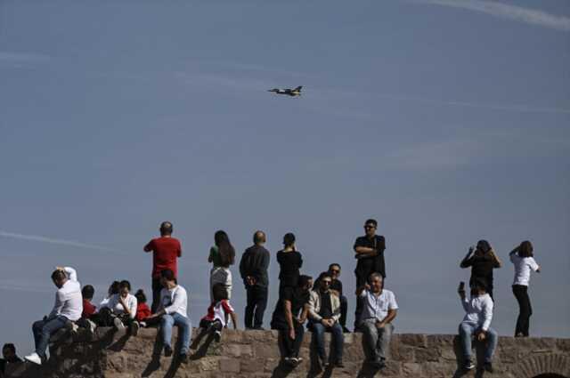 SOLOTÜRK, Cumhuriyet'in 100. yılında Anıtkabir ve başkent semalarında gösteri yaptı SOLOTÜRK, Cumhuriyet'in 100. yılında Anıtkabir ve başkent semalarında gösteri yaptı