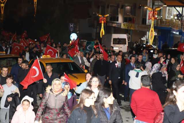 Türkiye'nin dört bir yanında Cumhuriyet coşkusu Türkiye'nin dört bir yanında Cumhuriyet coşkusu