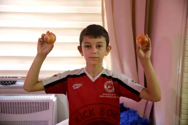 Bursa'da 12 Yaşındaki Çocuk Soğan ve Sarımsak Bağımlısı