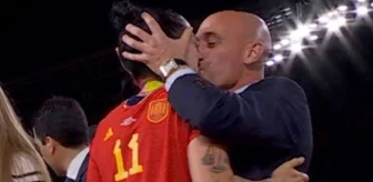 Kadın futbolcuyu dudağından öpen İspanya Futbol Federasyonu Başkanı Rubiales'e 3 yıl men cezası