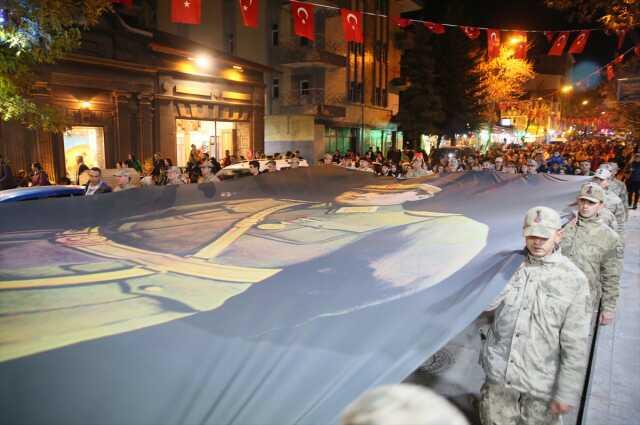 Türkiye'nin dört bir yanında Cumhuriyet coşkusu Türkiye'nin dört bir yanında Cumhuriyet coşkusu