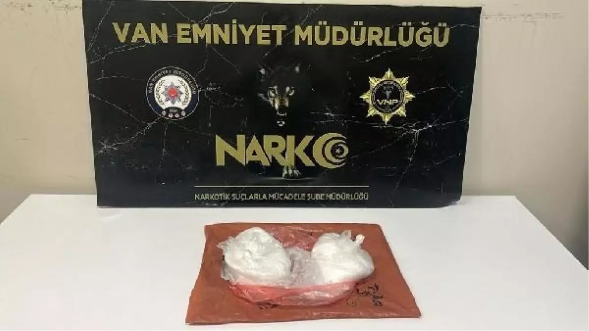 Van'da Torbacılara Operasyon: 3 Kilo 400 Gram Esrar ve 915 Gram Metamfetamin Ele Geçirildi