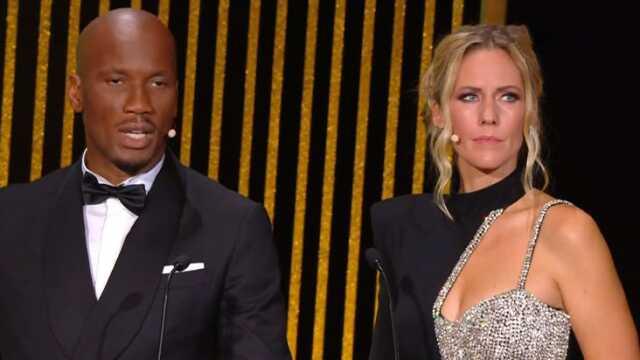 Ballon d'Or töreninde Emiliano Martinez'e herkesi şaşırtan protesto! Drogba çok sinirlendi Ballon d'Or töreninde Emiliano Martinez'e herkesi şaşırtan protesto! Drogba çok sinirlendi