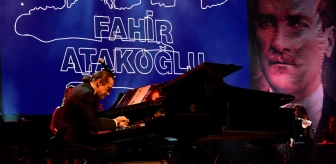Fahir Atakoğlu, BUSADER İlkokulu yararına Bursa'da konser verdi