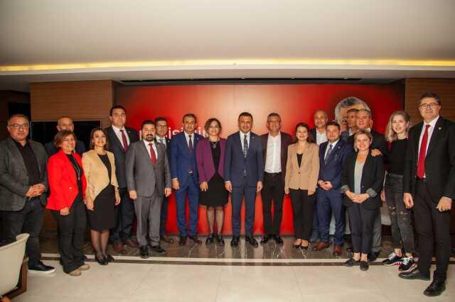 CHP kurultayı öncesi İstanbul'da 185 delegeden Özgür Özel'e destek CHP kurultayı öncesi İstanbul'da 185 delegeden Özgür Özel'e destek