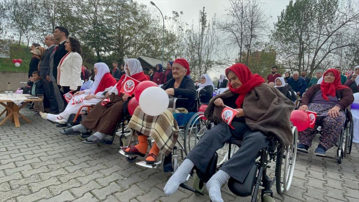 Düzce Hilmi Çilingir Huzurevi'nde Cumhuriyet'in 100. yılı kutlandı