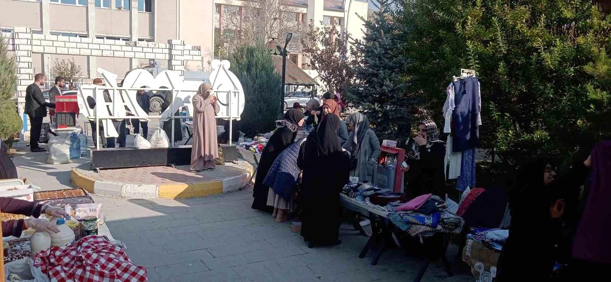 Van'da Gazze yararına hayır çarşısı kuruldu