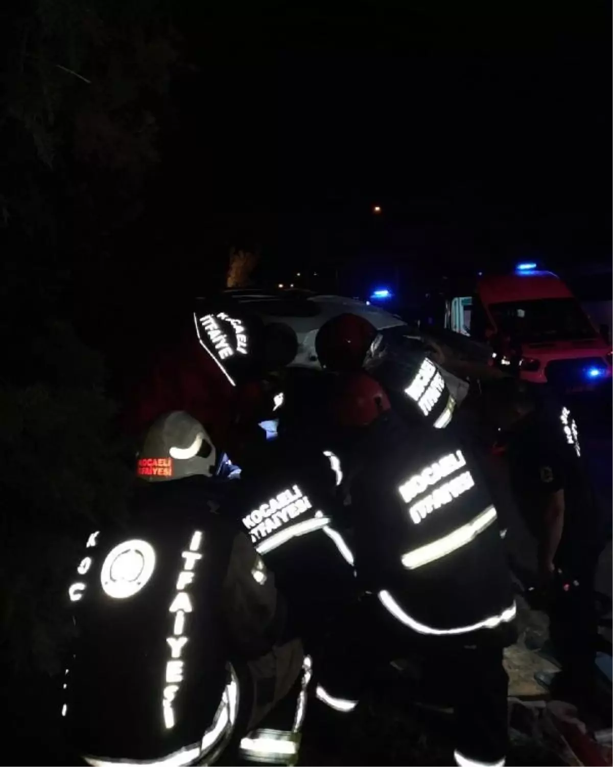 Çayırova'da Minibüs Otomobile Çarptı: 14 Yaralı