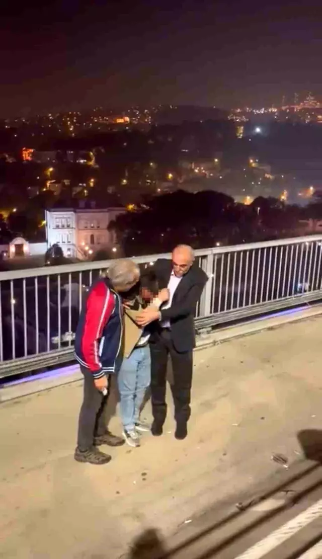 Şaka gibi olay! Abdurrahim Albayrak, köprüde intihar girişimini engelledi, yanındaki kişinin verdiği tavsiye ise görülmemiş cinsten Şaka gibi olay! Abdurrahim Albayrak, köprüde intihar girişimini engelledi, yanındaki kişinin verdiği tavsiye ise görülmemiş cinsten