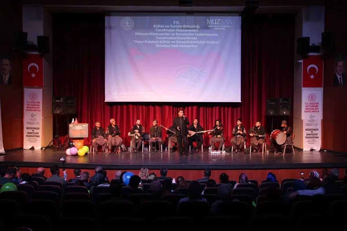 Malatya'da 'Asrın Felaketi Kültür ve Sanat Etkinlikleri' kapsamında konser düzenlendi