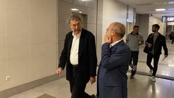 Orhan Pamuk, 6 dairesinin bulunduğu apartmanın yıkılmasını istediği için komşularıyla davalık oldu Orhan Pamuk, 6 dairesinin bulunduğu apartmanın yıkılmasını istediği için komşularıyla davalık oldu