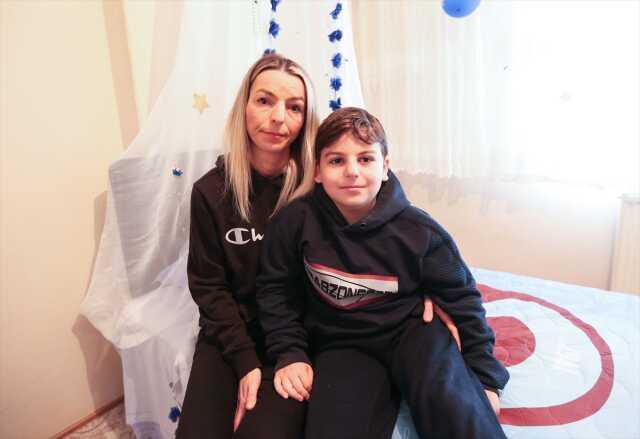 Yüzüne biber gazı sıkılan küçük çocuk konuştu: Trabzonspor eziktir deyip biber gazını sıktı Yüzüne biber gazı sıkılan küçük çocuk konuştu: Trabzonspor eziktir deyip biber gazını sıktı