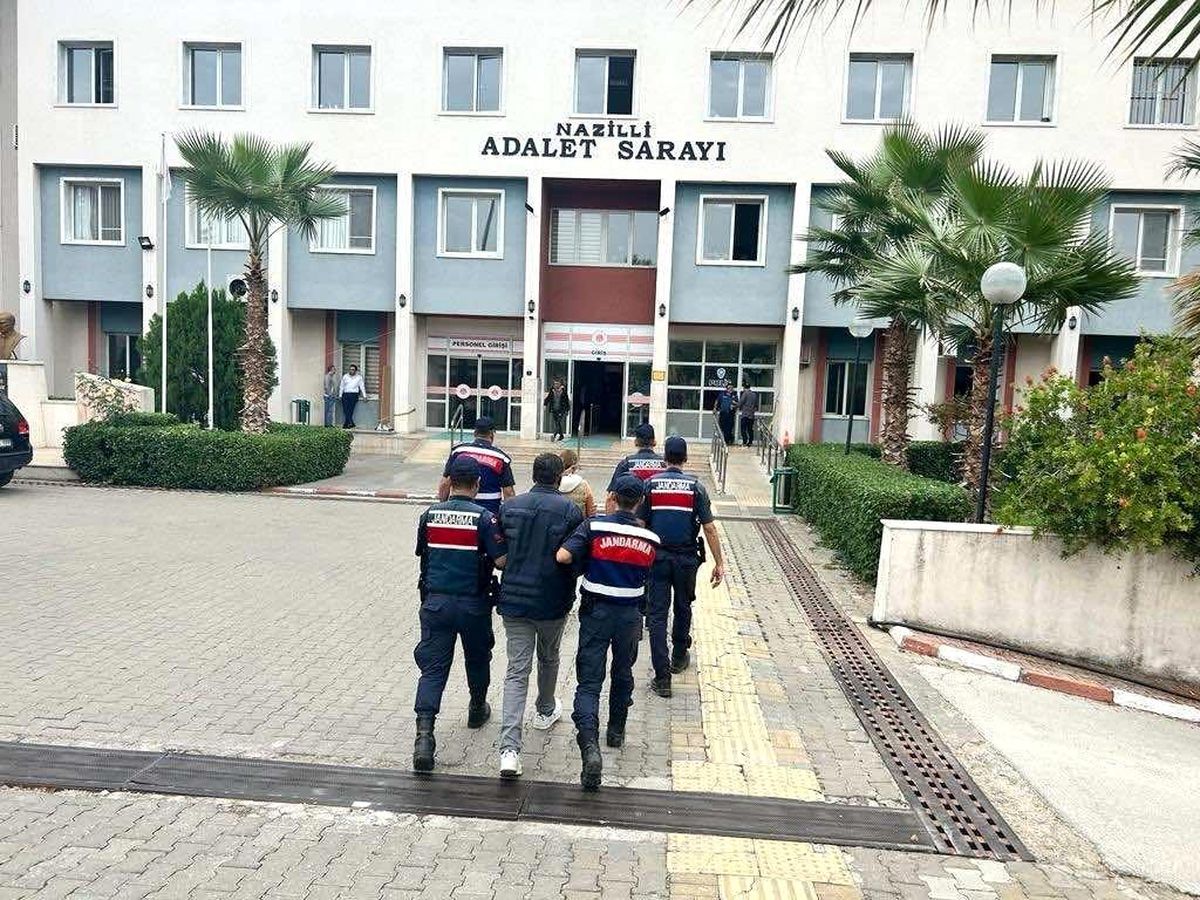 Aydın'da Alışveriş Merkezinden Hırsızlık Yapan Şüpheliler Yakalandı