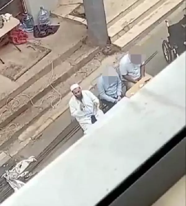 Cami İmamı Atatürk'e Hakaretten Tutuklandı Cami İmamı Atatürk'e Hakaretten Tutuklandı