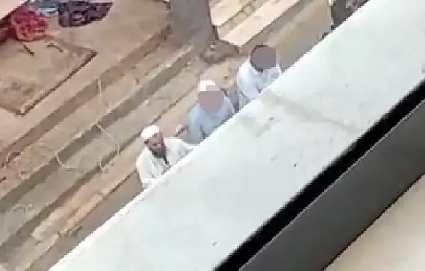 Cami İmamı Atatürk'e Hakaretten Tutuklandı Cami İmamı Atatürk'e Hakaretten Tutuklandı