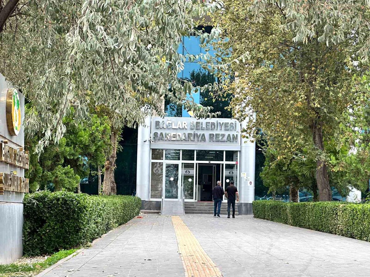Diyarbakır'da Belediye Memuru ve Başkan Yardımcısı Rüşvet İddiasıyla Tutuklandı
