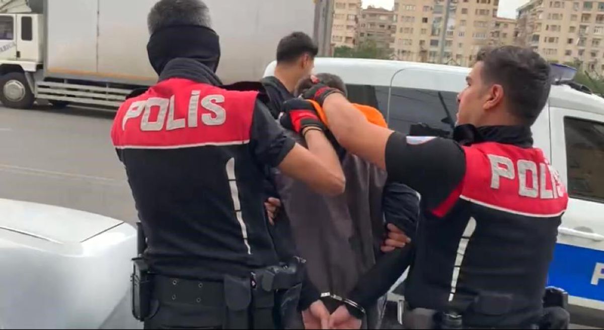 Diyarbakır'da yapılan operasyonlarda çok sayıda silah ele geçirildi