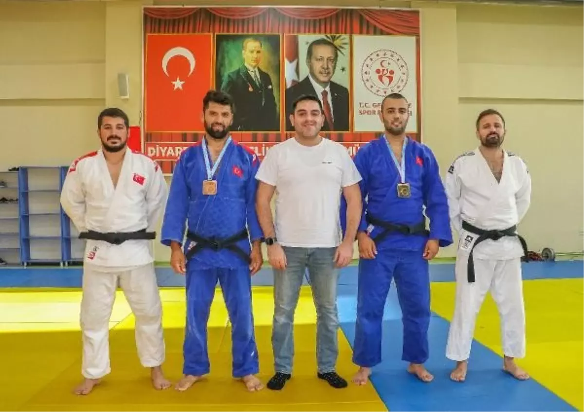 Diyarbakır'da İşitme Engelli Sporculara Türk İşaret Dili Eğitimi