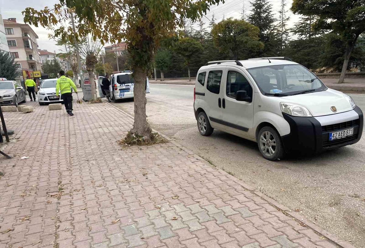 Konya'da hafif ticari araç çarptı, 3 yaşındaki çocuk yaralandı