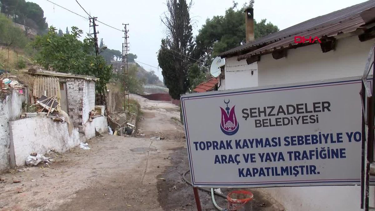 Manisa'da heyelan sonucu 5 ev tahliye edildi