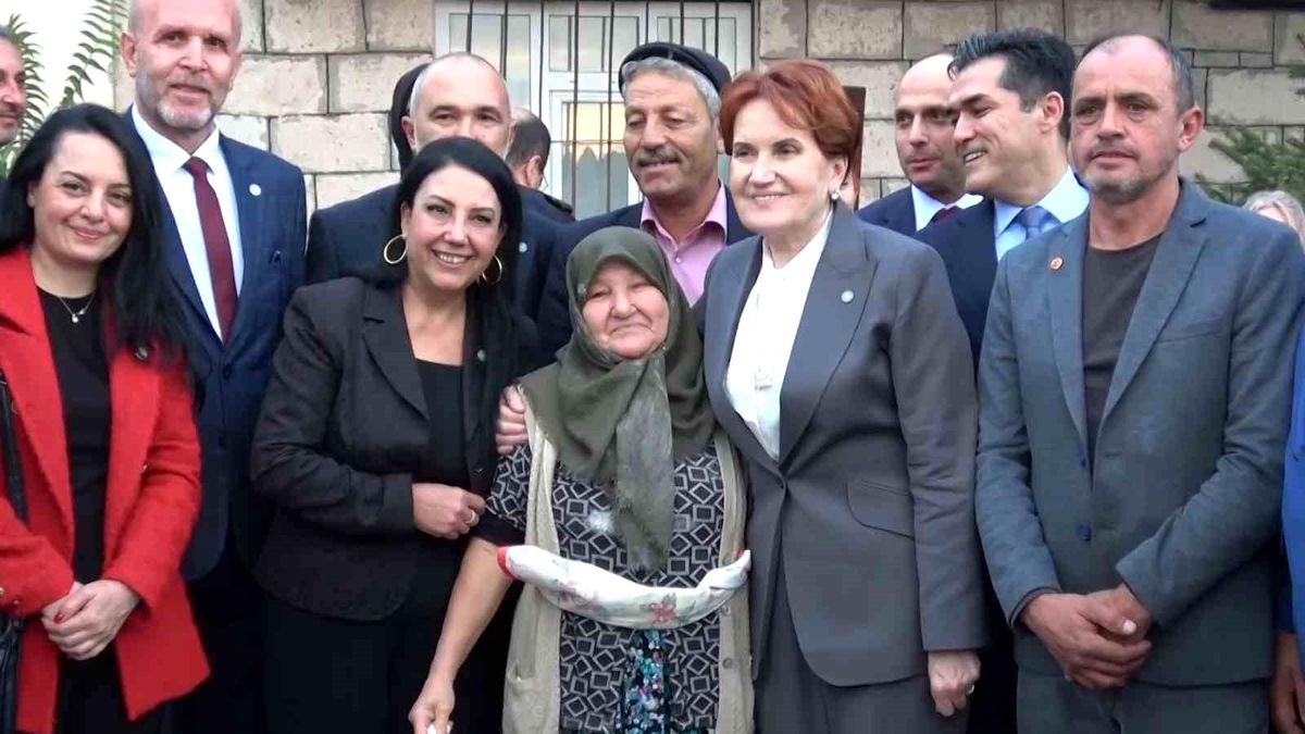 Meral Akşener, Kütahya'da köylü kadınlarla buluştu
