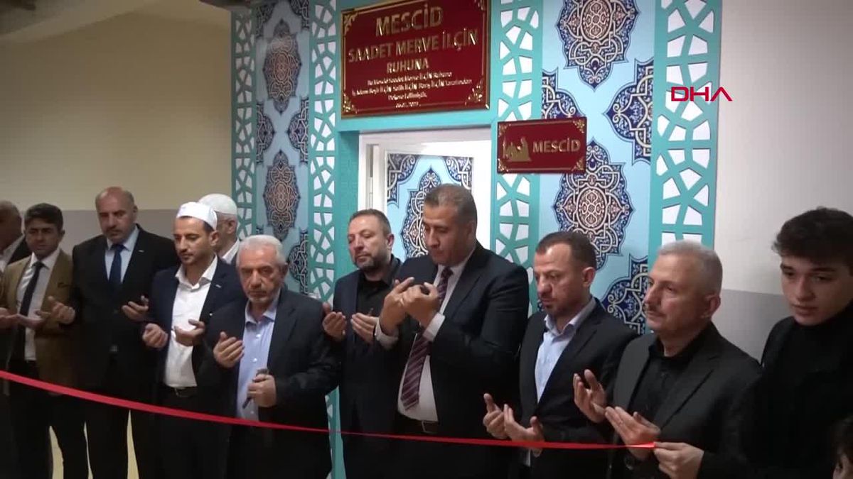 Depremde hayatını kaybeden akademisyenin ismi okulda mescide verildi