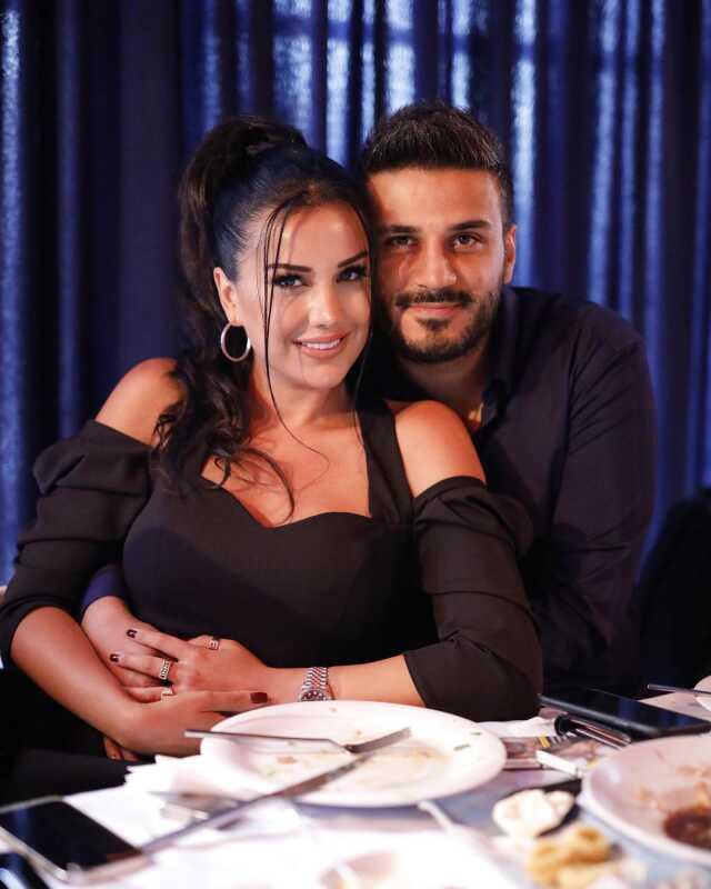 Dilan Polat'ın işletmecisi, aileye ait parayı aklamaya çalışırken suçüstü yakalandı Dilan Polat'ın işletmecisi, aileye ait parayı aklamaya çalışırken suçüstü yakalandı