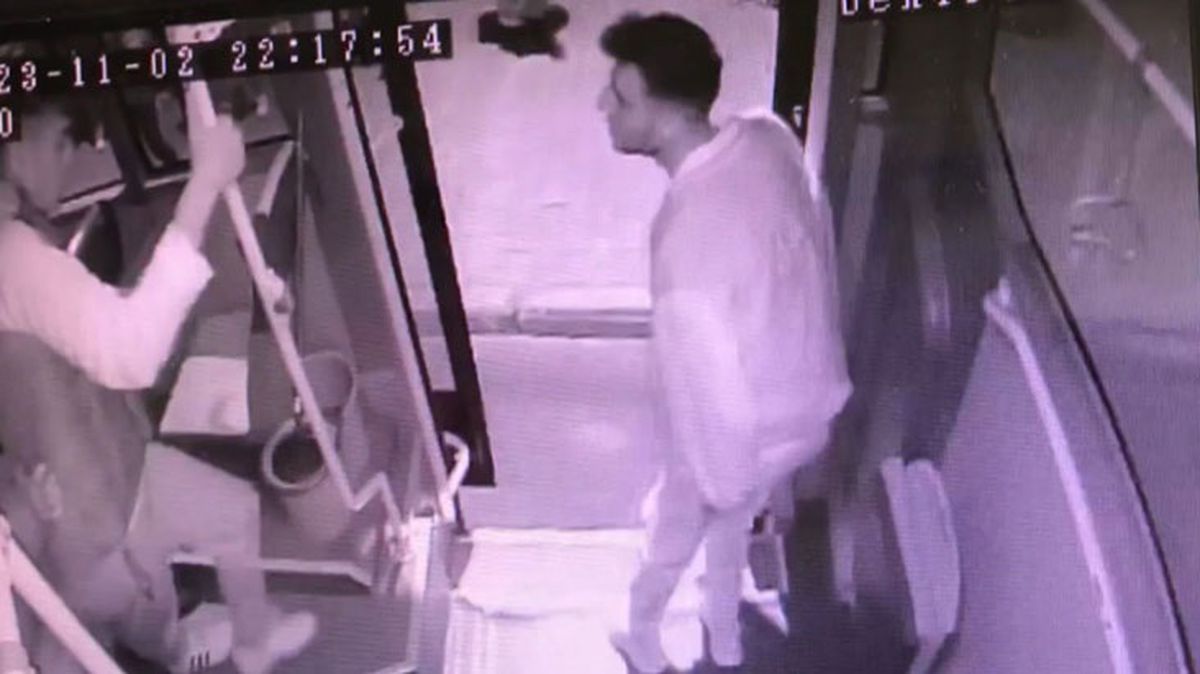 Dolmuşta yan baktın kavgasında bir öğrenci bıçaklandı! Dehşet anları kamerada