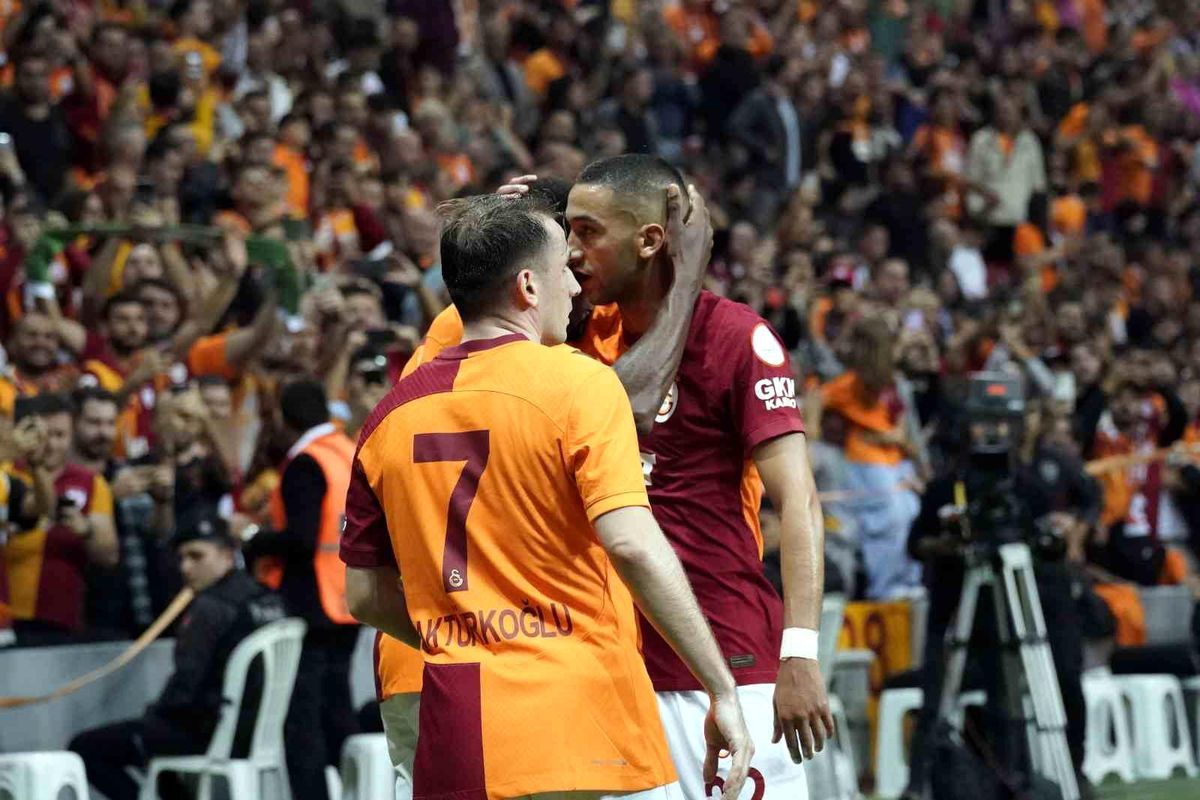 Galatasaray, Kasımpaşa'yı mağlup ederek evindeki yenilmezlik serisini 22 maça çıkardı