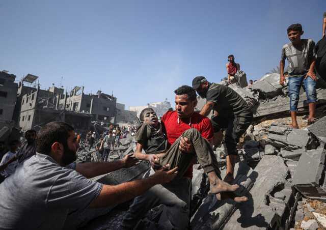 İsrail ordusu Gazze'de güneye doğru göç eden Filistinlileri vurdu İsrail ordusu Gazze'de güneye doğru göç eden Filistinlileri vurdu