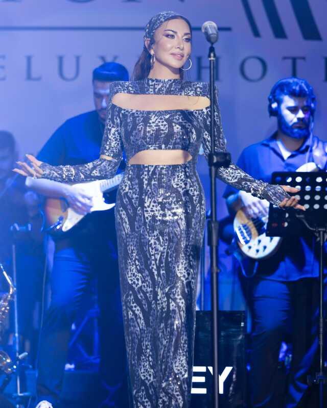 Kıbrıs'ta 100. yıl coşkusu! Ebru Yaşar yüzlerce hayranıyla 10. Yıl Marşı okudu Kıbrıs'ta 100. yıl coşkusu! Ebru Yaşar yüzlerce hayranıyla 10. Yıl Marşı okudu