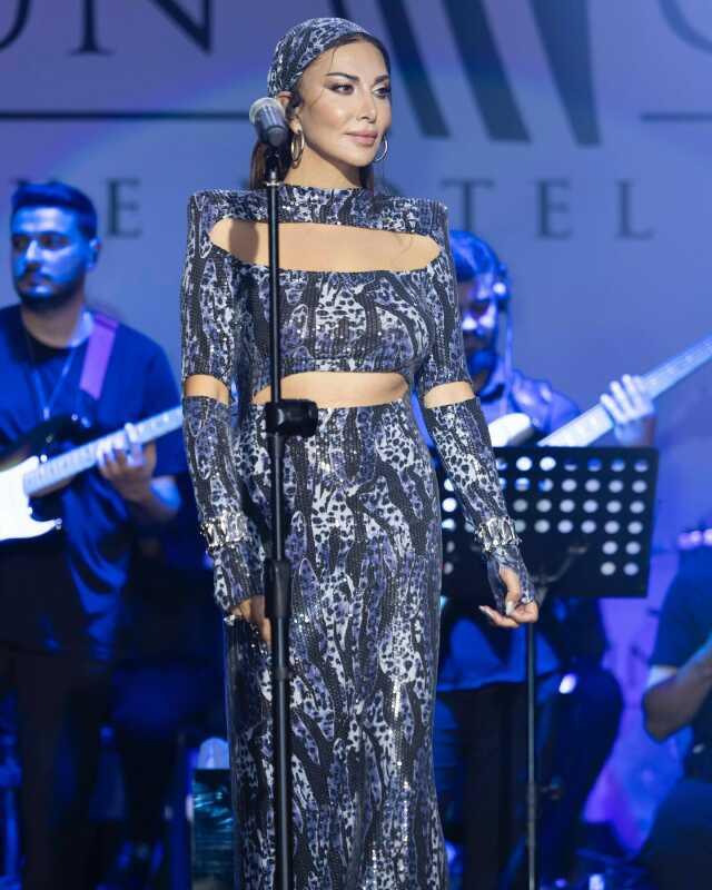 Kıbrıs'ta 100. yıl coşkusu! Ebru Yaşar yüzlerce hayranıyla 10. Yıl Marşı okudu Kıbrıs'ta 100. yıl coşkusu! Ebru Yaşar yüzlerce hayranıyla 10. Yıl Marşı okudu