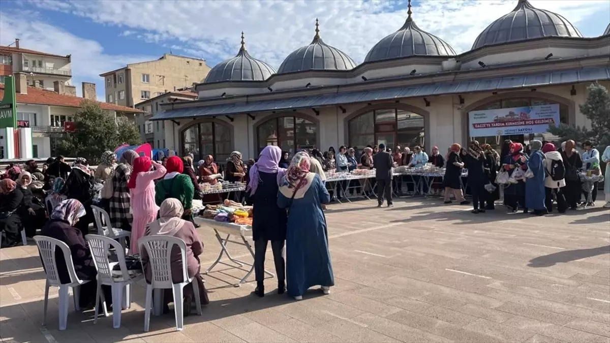 Kırıkkale Belediyesi Kadın Kursiyerlerinden Gazze'ye Destek Kermesi
