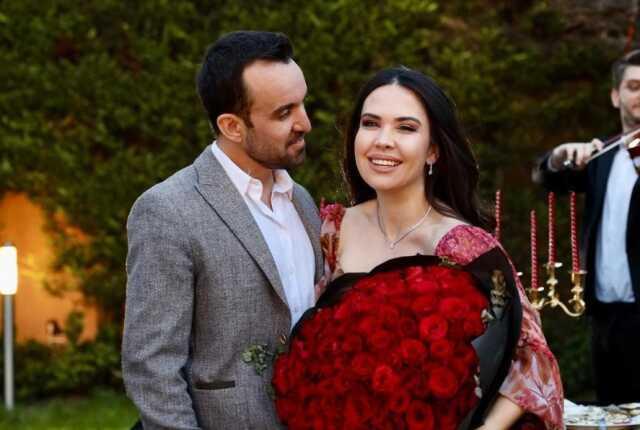 Özlem Öz ve Tayyar Öz çifti kimdir, ne iş yapıyor? Özlem Öz ve Tayyar Öz çifti kimdir, ne iş yapıyor?