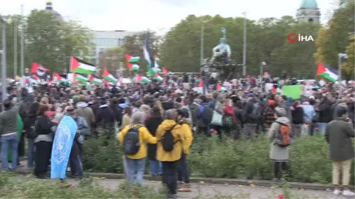 Berlin'de binlerce Filistin destekçisi İsrail'in saldırılarını protesto etti