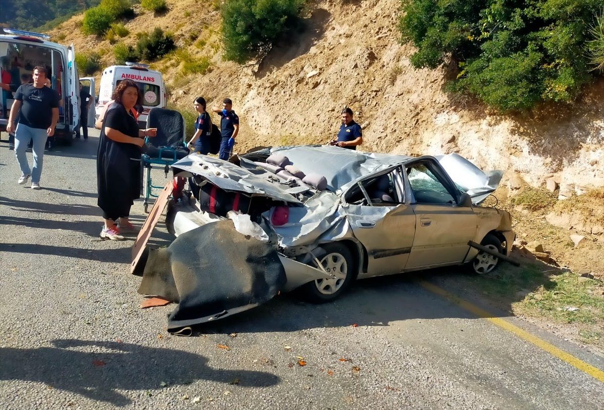 Aydın'da uçuruma devrilen otomobilde 5 kişi yaralandı