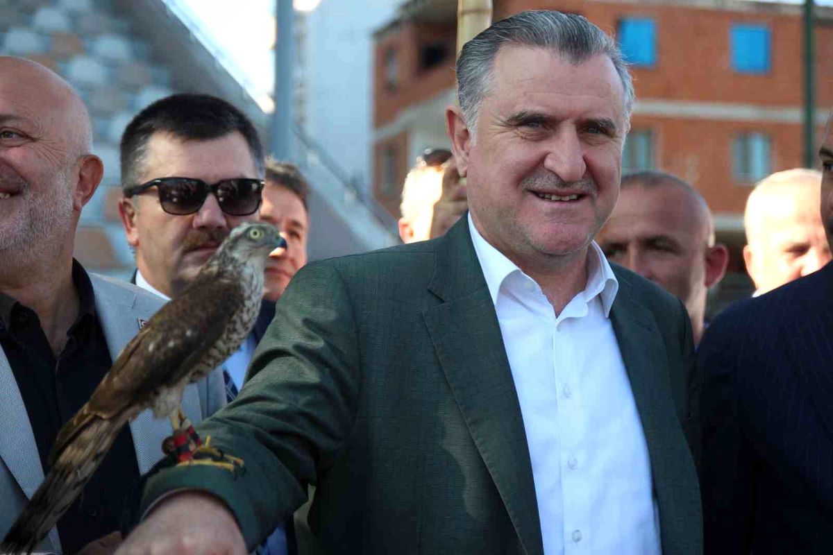 Gençlik ve Spor Bakanı Osman Aşkın Bak, İsrail'in Gazze'ye saldırılarına tepki gösterdi