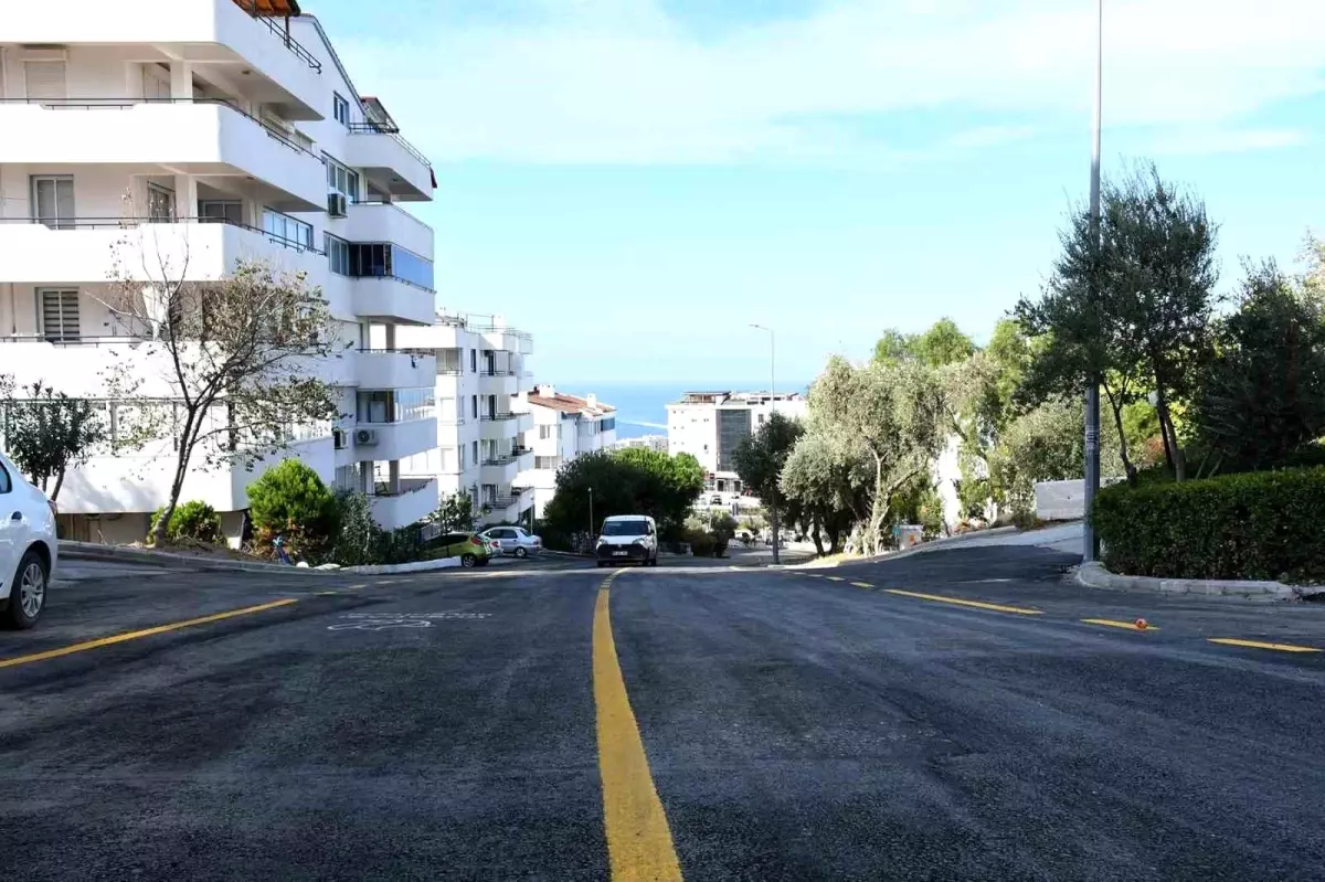 Kuşadası Belediyesi Ege Mahallesi'nde Yol Yapım Çalışmalarını Tamamladı
