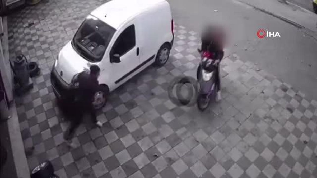 Esenyurt'ta Komşular Arasında Lastikli Şakalaşma