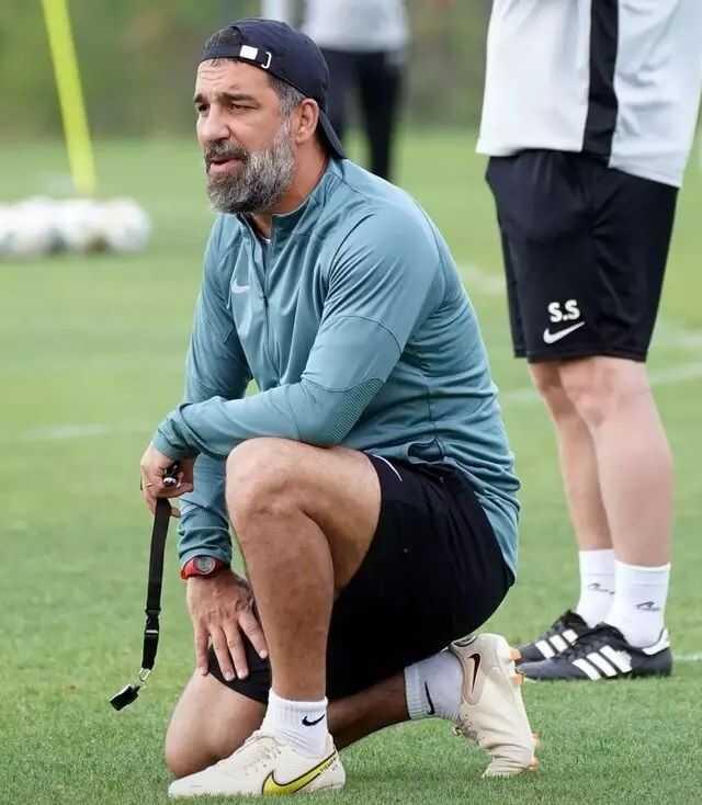 Saçı sakalı beyazlayan Arda Turan, 2 hamleyle nasıl 20 yaş gençleşeceğinin sırrını verdi Saçı sakalı beyazlayan Arda Turan, 2 hamleyle nasıl 20 yaş gençleşeceğinin sırrını verdi